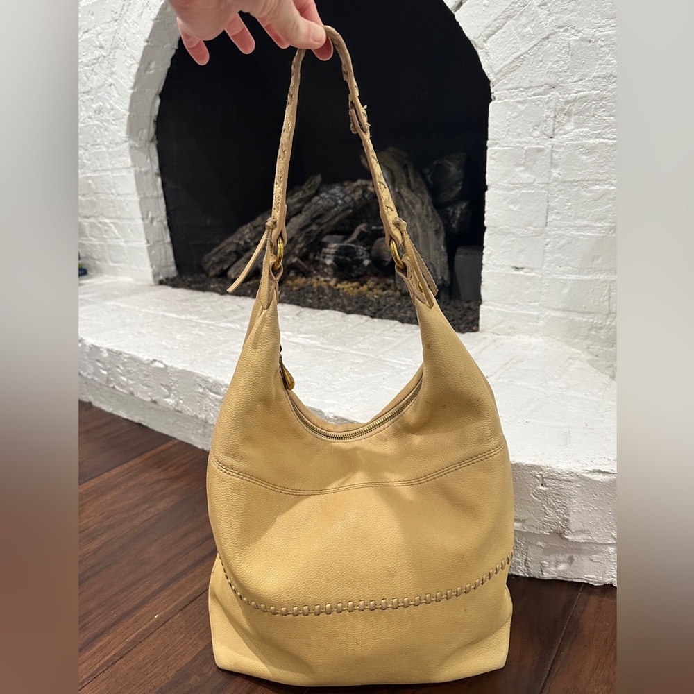 Hobo Slouchy Shoulder Bag in Cream/Light Yellow